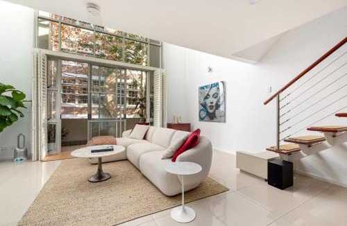 Surry Hills Apartment | Manhattan Tri-Level Warehouse Style Apartment