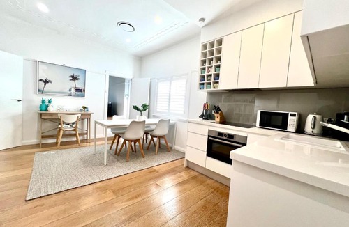 Manly Apartment | Manly Beach family retreat plus rare onsite parking