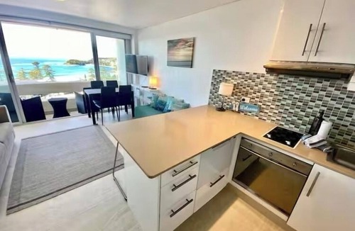 Manly Condo | Manly to Shelly Ocean Beach Views Sunrise & Sunset