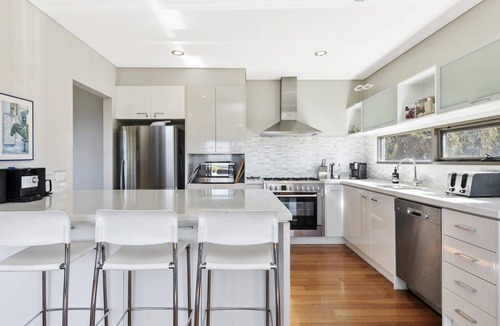 Fairhaven House | Manorola - Free Wifi, River & Ocean Views, Pets Welcome