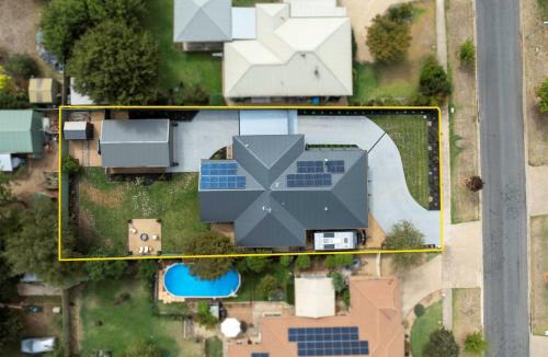 Mansfield House | Mansfield Retreat by the Golf Course