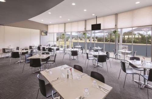 Cambridge Hotel | Mantra Hobart Airport