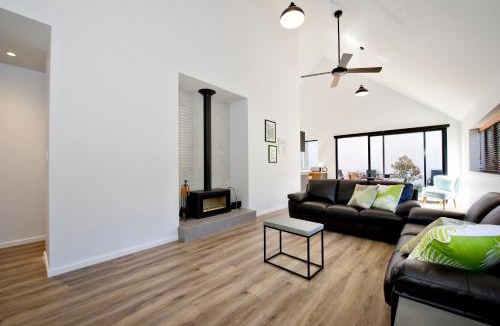 Margaret River Ski Chalet | Margaret River Bungalow-1-street - pet friendly