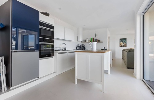 Metung House | Marina House: Sweeping 180-degree views across the marina