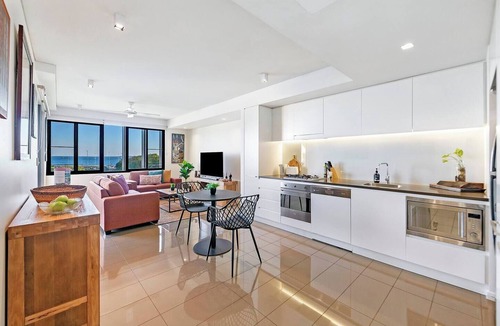 Darwin City Centre Apartment | Marina Outlook Scenic Waterfront Living with Pool
