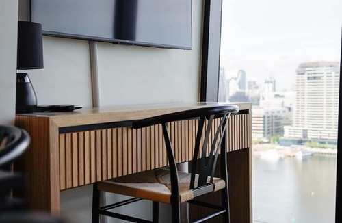 Docklands Apartment | Marina Tower - 21st Floor Apt with Beautiful View!