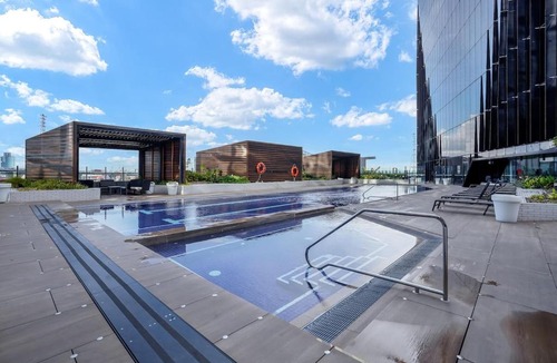 Docklands Apartment | Marina Tower - 21st Floor Apt with Beautiful View