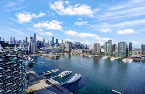 Docklands Apartment | Marina Tower - 21st Floor Apt with Beautiful View