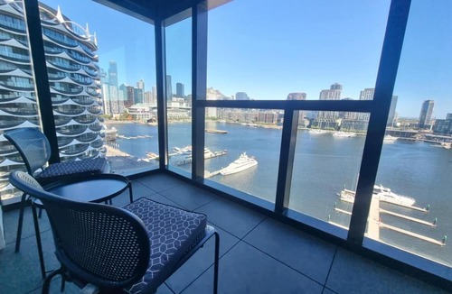 Docklands Apartment | Marina Tower - Stunning Harbour & City View