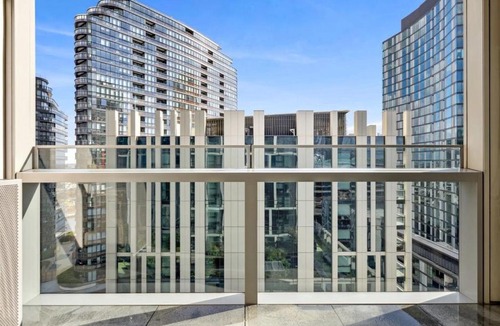 Docklands Apartment | Marina-View 1-Bed Apartment in Docklands