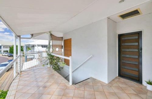 Cullen Bay Apartment | Marina View Sunset Magic