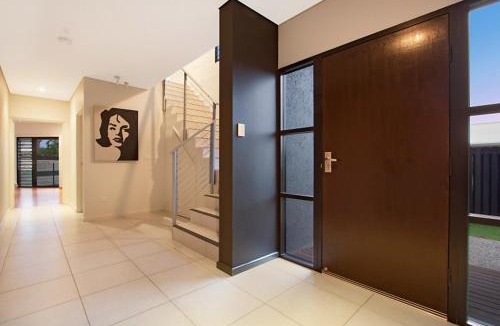 Bayview House | Marina Views Townhouse