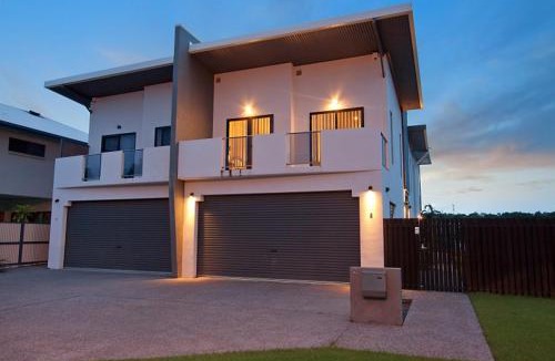 Bayview House | Marina Views Townhouse