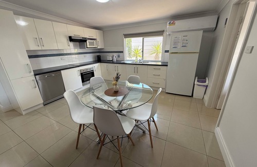 Port Vincent Apartment | Marine Parade Holiday Unit 2- 3 bedroom downstairs unit- Off Peak Special!