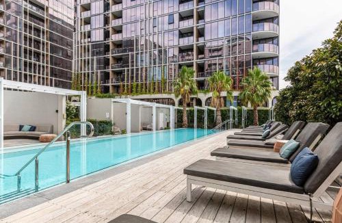 Port Melbourne Apartment | 'Mariner' Resort-Style Escape Where City meets Coast