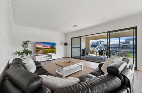 Dudley Park House | Mariners Cove Luxury Canal Home