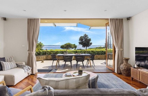 Nelson Bay Apartment | Mariners One - 1/39 Victoria Parade