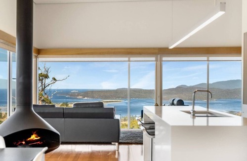 Bream Creek Apartment | Marion Bay House Luxury Retreat