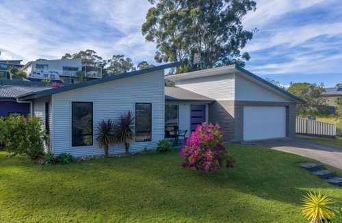 Eden Cottage | Marlin Vista - Pet friendly, fenced yard