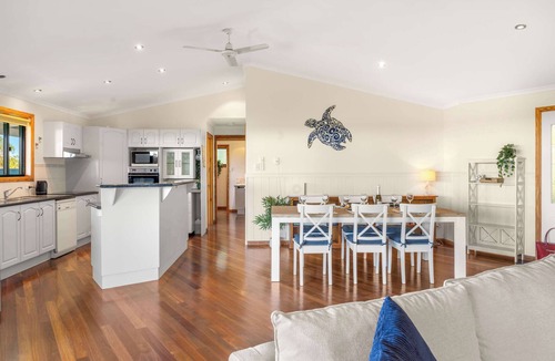 Maroochy River House | Maroochy River Treetop Haven,Scenic & Dog-Friendly