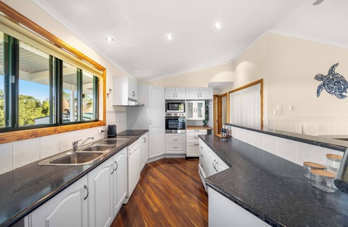 Maroochy River House | Maroochy River Treetop Haven,Scenic & Dog-Friendly