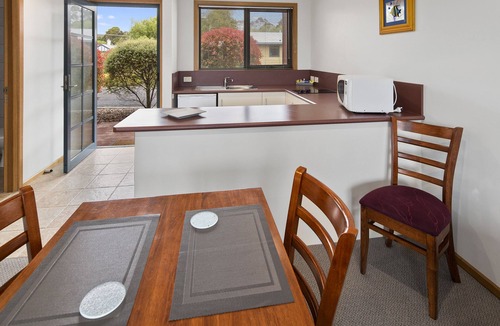 Strahan Hotel | Marsden Court Apartments