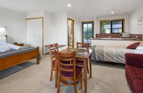 Strahan Hotel | Marsden Court Apartments