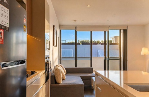 Mascot Apartment | Mascot 2BR/2BA | Station, Shops + Free Parking