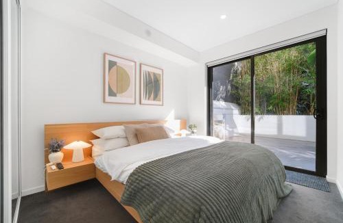 Mascot Apartment | Mascot Oasis - 2x Parking - 5 mins to Airport - Pets-Friendly - WD - King Bed