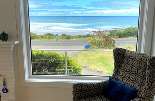 Skenes Creek House | MAVI BEACH HOUSE - Stylish home opposite beach