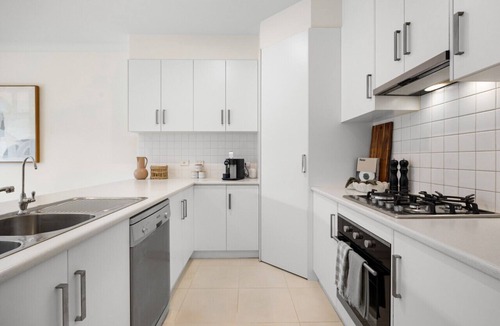 Mawson Lakes House | Mawson Lakes Retreat—A Peaceful and Prime Location