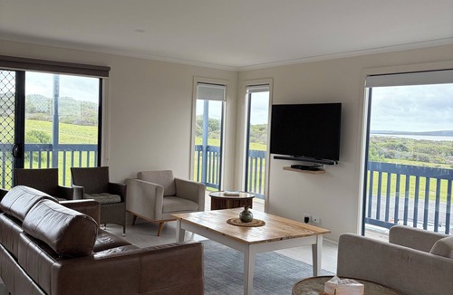 Warrenben House | Melaleuca - where you can enjoy sunsets every night 🌅from your armchair.