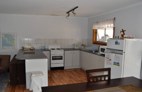 Lake Wangary House | Melina's Cottage is a neat, tidy, budget property