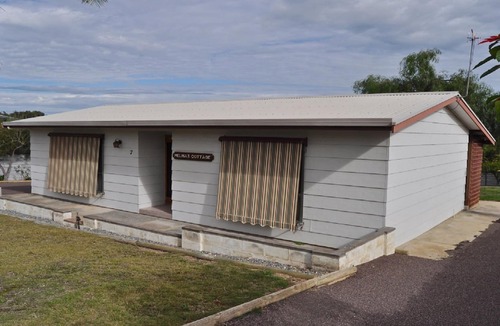 Lake Wangary House | Melina's Cottage is a neat, tidy, budget property