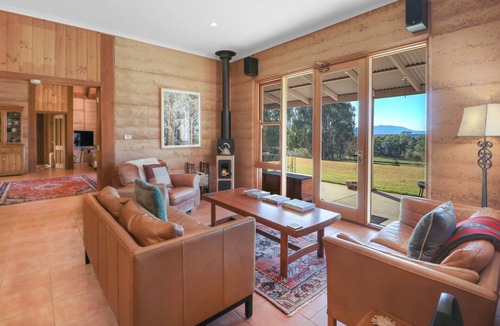 Mansfield House | Melliodora - Relax, Unwind & Recharge