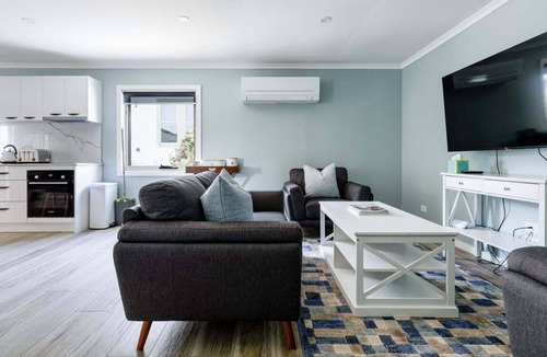 Melrose House | Melrose Retreat with Court Access
