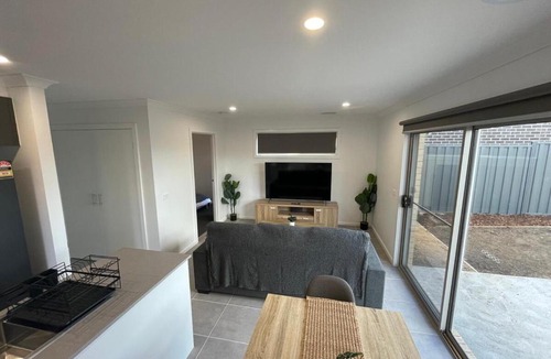 Melton West House | Melton Retreat