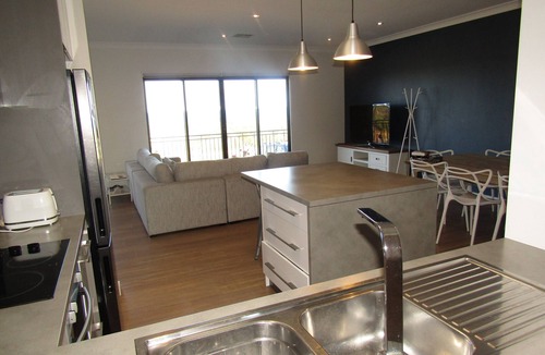 Tiddy Widdy Beach House | Memories by the Sea - Esplanade position!