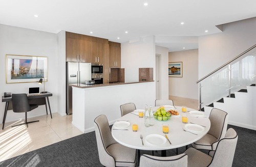 Sydney Central Business District Apartment | Meriton Suites Kent Street, Sydney