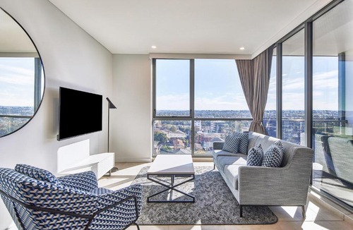 Liverpool Hotel | Meriton Suites Liverpool