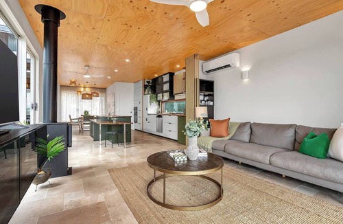 St Kilda Cottage | Mermaid Haus Beach Escape with Pool Fire and Style