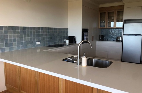 Warrnambool House | Merri Beach House - Opposite Beach with spectacular ocean views in Warrnambool
