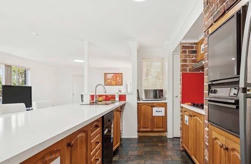Castle Hill House | MetaWise Cozy Family Room5 in Shared Home Free Parking