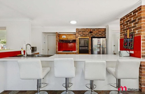 Castle Hill House | MetaWise Cozy Family Room5 in Shared Home Free Parking