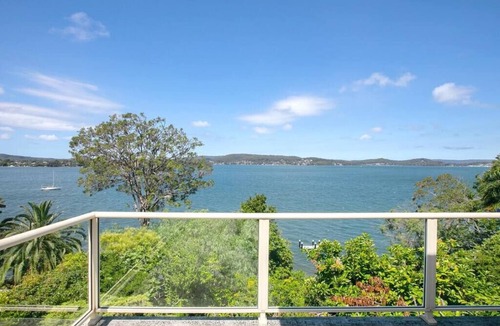 Point Clare House | Metawise Stylish 2-Bedroom Home with Easy CBD Ac