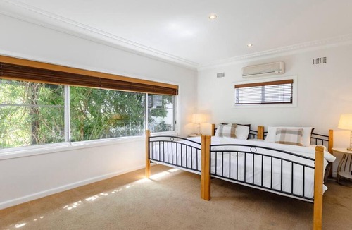 Point Clare House | Metawise Stylish 2-Bedroom Home with Easy CBD Ac