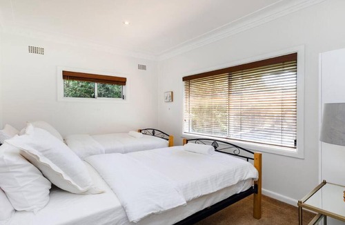 Point Clare House | Metawise Stylish 2-Bedroom Home with Easy CBD Ac