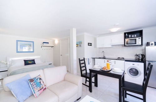 Trigg Apartment | Mettam's Magic @ Trigg Beach Studio