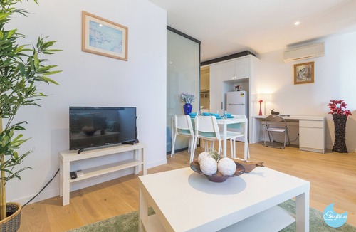 Melbourne Central Business District Apartment | ❤️MHTFZ01/InnerCBD/SkyHigh View/1Min To Station/FREE(Heated Pool/GYM/Tram)