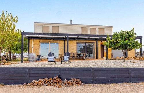Mia Mia House | Mia Springs Pool Retreat